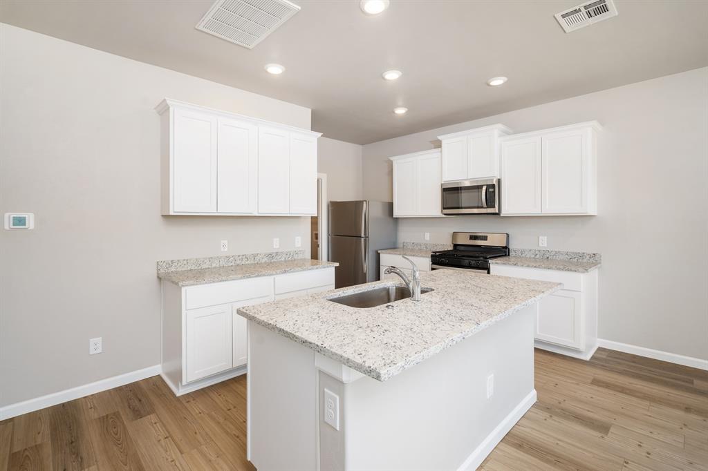 711 Sunny Street Property Photo 6