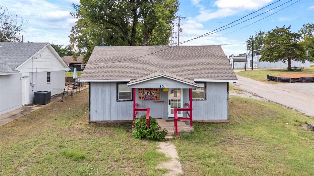 301 S Main Avenue Property Photo 1