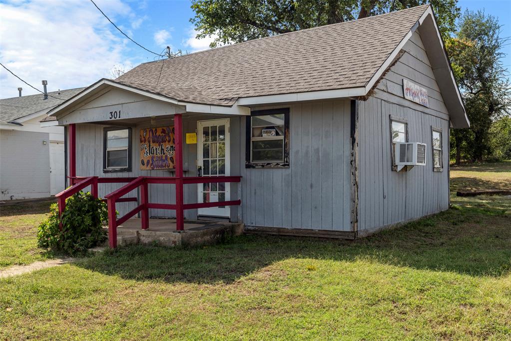 301 S Main Avenue Property Photo 4