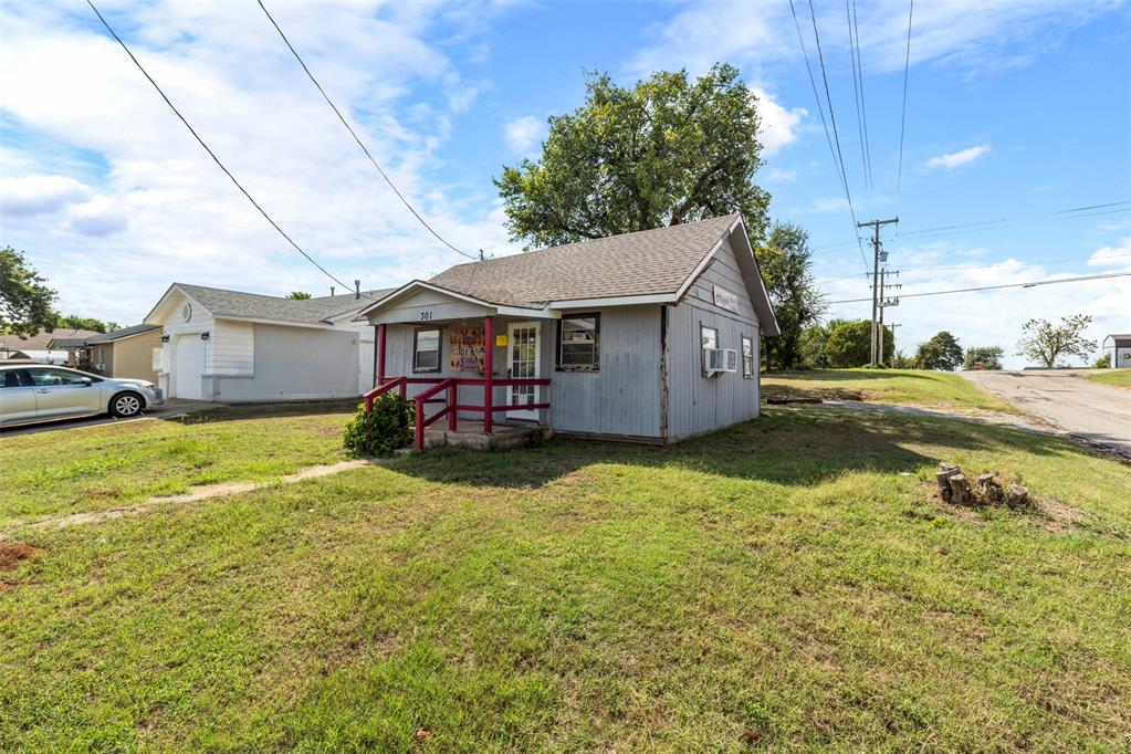 301 S Main Avenue Property Photo 7