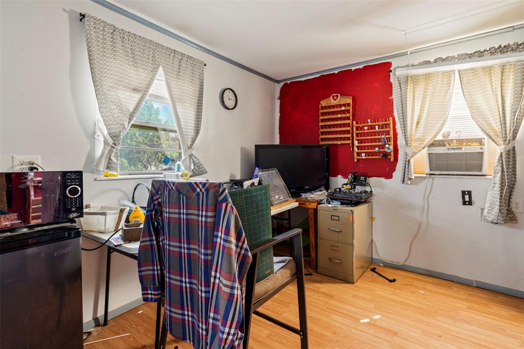 301 S Main Avenue Property Photo 13