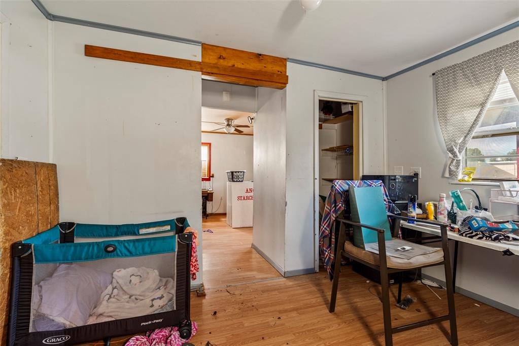301 S Main Avenue Property Photo 14