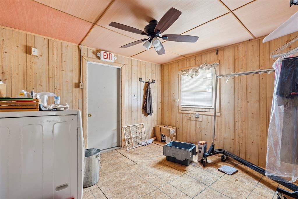 301 S Main Avenue Property Photo 16