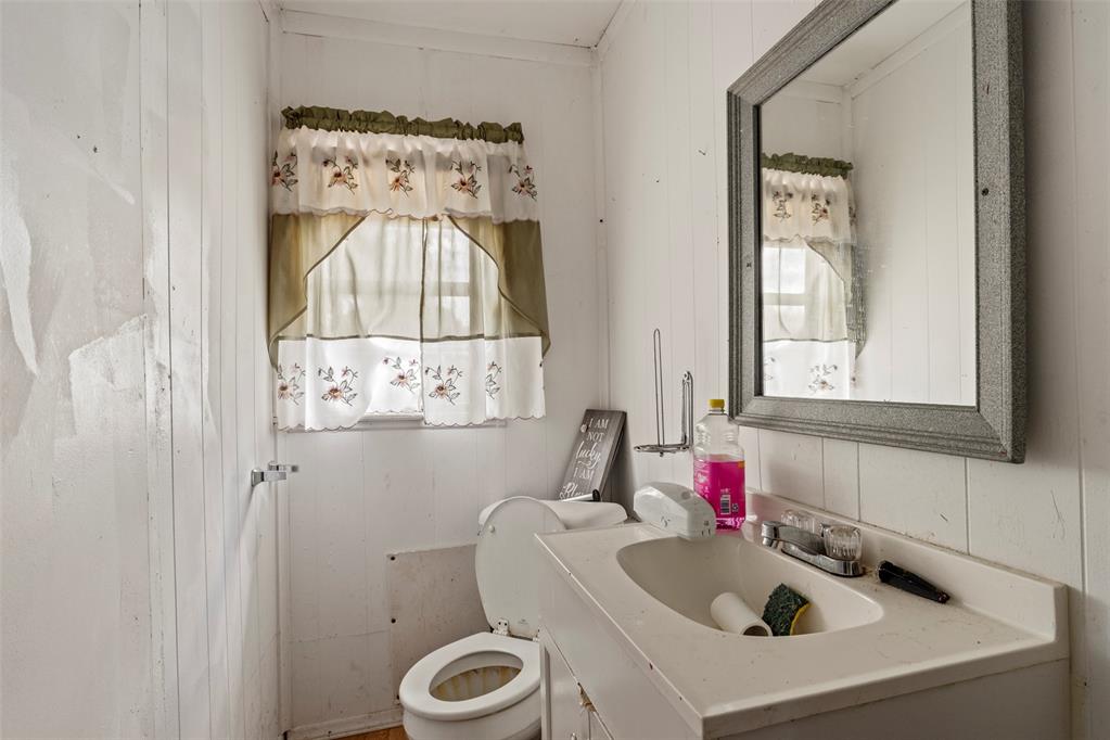 301 S Main Avenue Property Photo 18