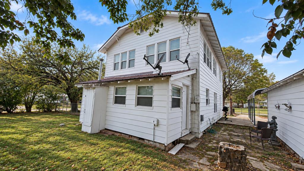 601 N Burgess Street Property Photo 3