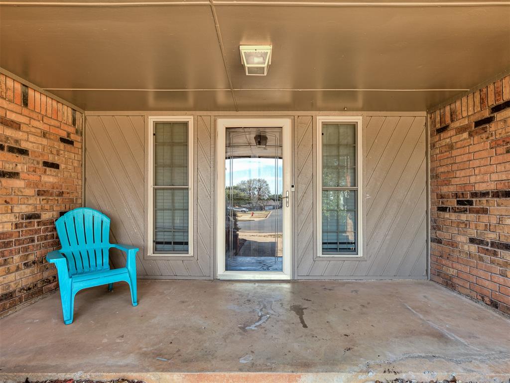 10717 S Blackwelder Avenue Property Photo 4