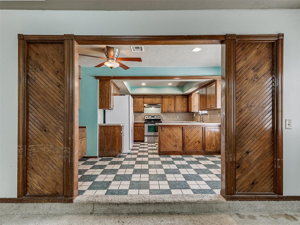 10717 S Blackwelder Avenue Property Photo 11