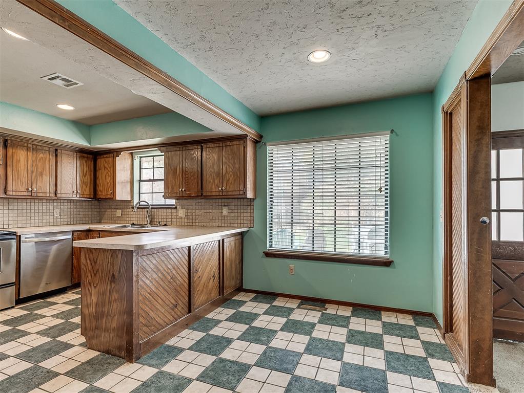 10717 S Blackwelder Avenue Property Photo 13