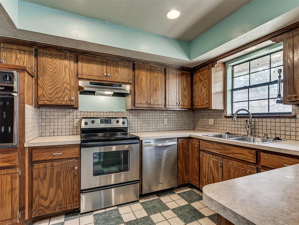 10717 S Blackwelder Avenue Property Photo 17