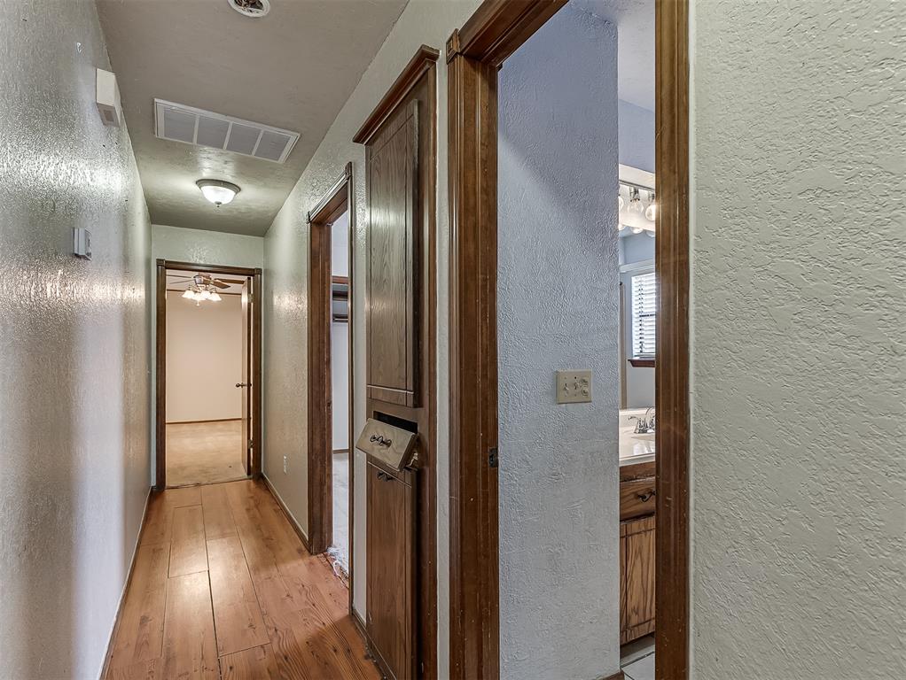 10717 S Blackwelder Avenue Property Photo 23