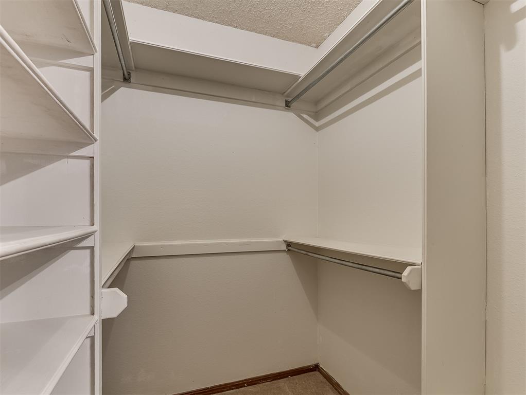 10717 S Blackwelder Avenue Property Photo 27