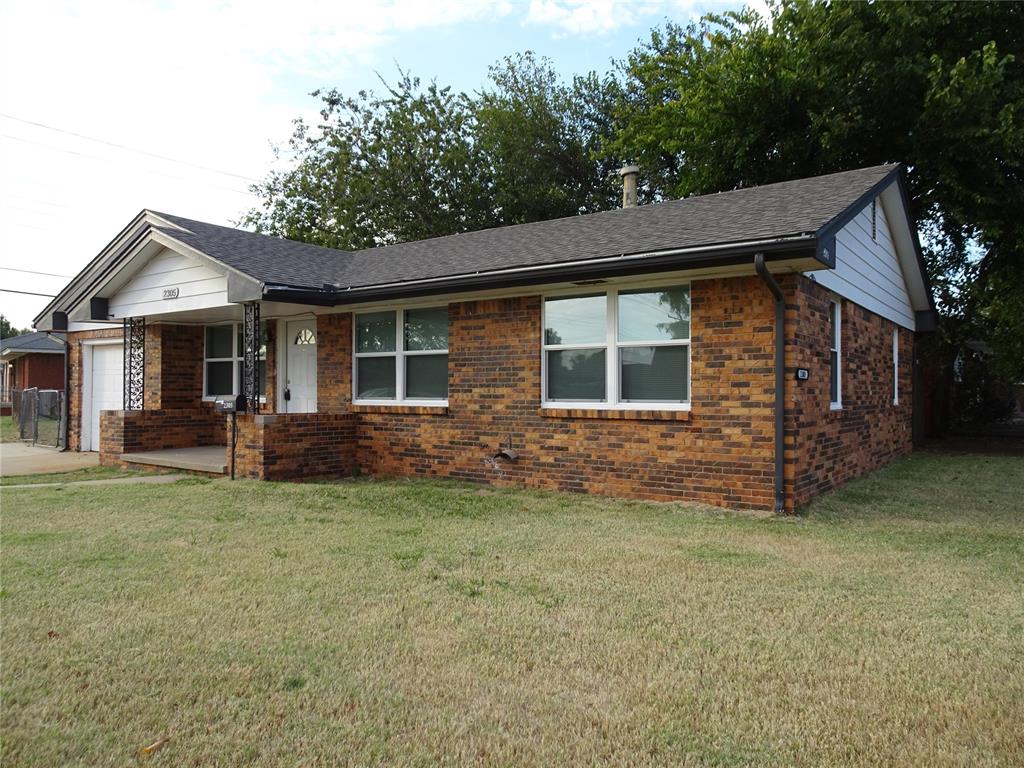 2305 Maple Drive Property Photo 2