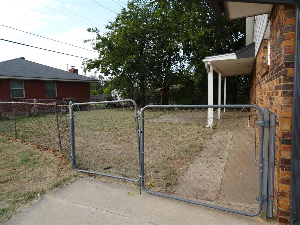 2305 Maple Drive Property Photo 4
