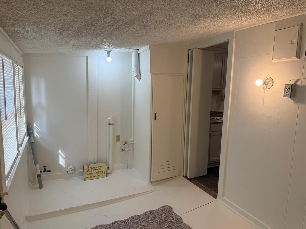 412 E Grand Street Property Photo 9
