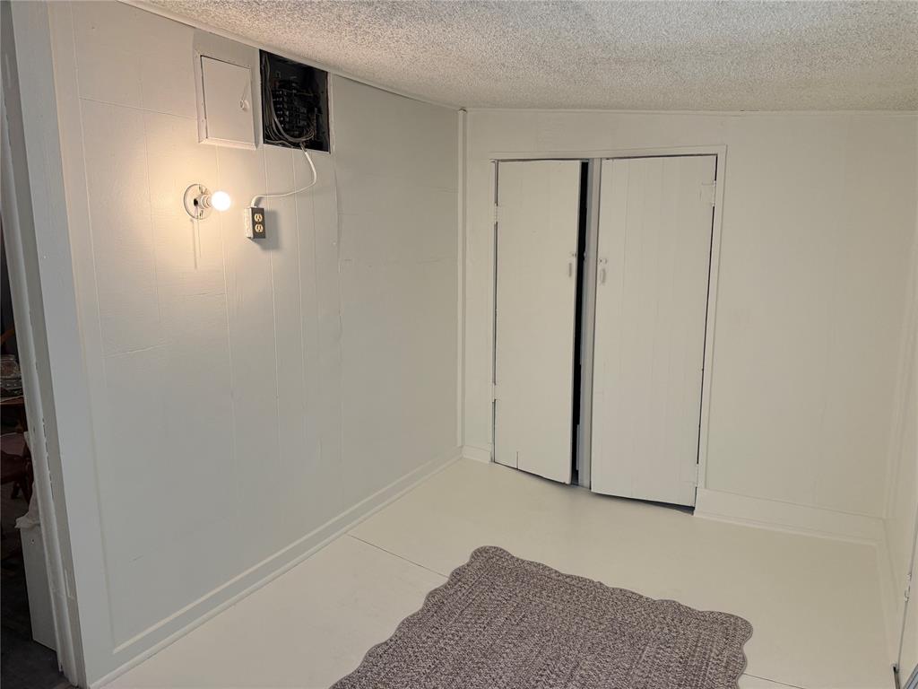 412 E Grand Street Property Photo 10