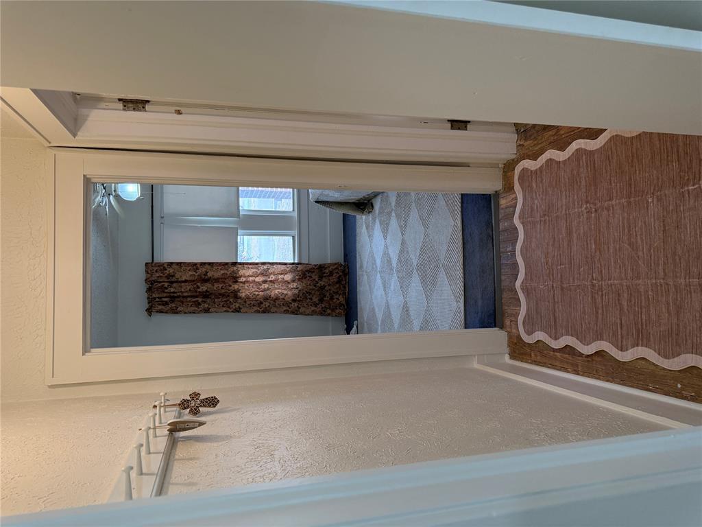 412 E Grand Street Property Photo 14