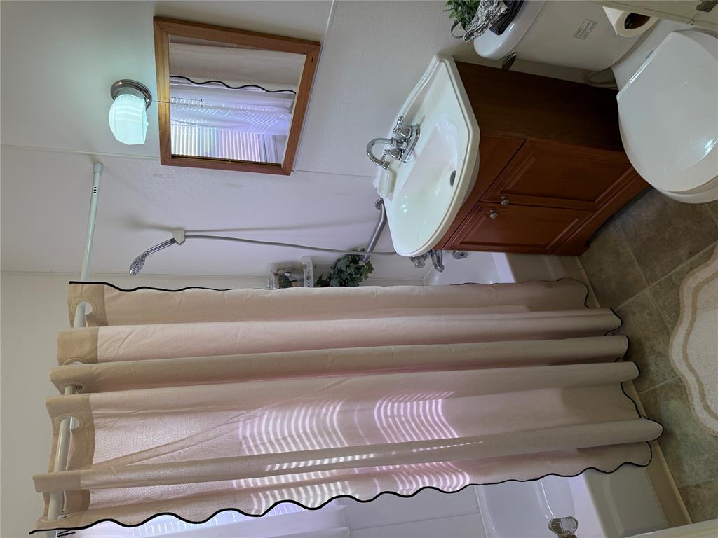 412 E Grand Street Property Photo 15