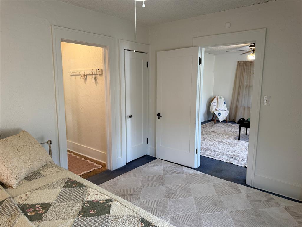 412 E Grand Street Property Photo 17