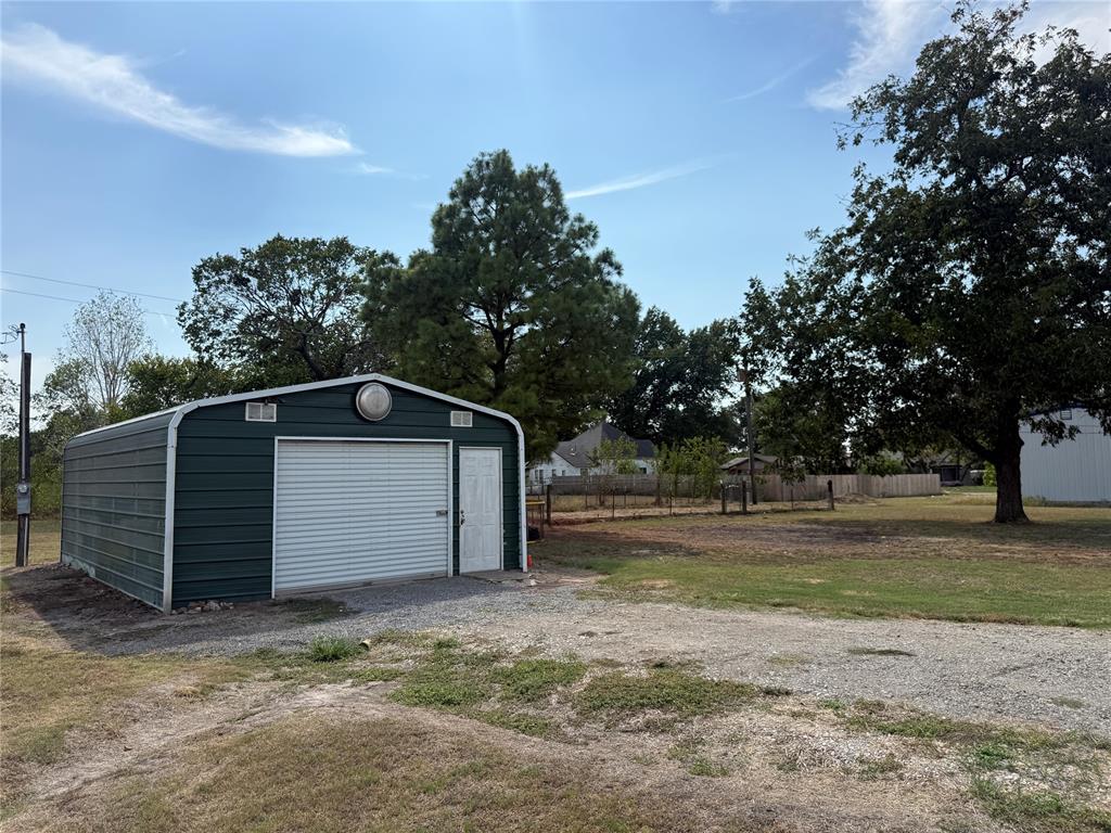 412 E Grand Street Property Photo 18