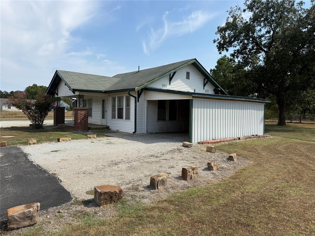 412 E Grand Street Property Photo 21