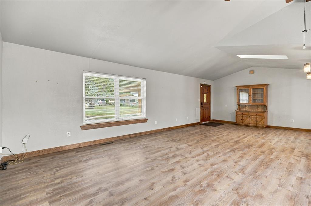 505 S 4th Avenue Property Photo 7