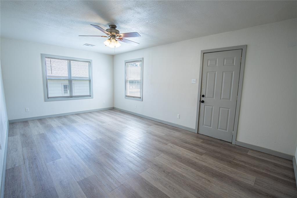 305 W Rickenbacker Drive Property Photo 2