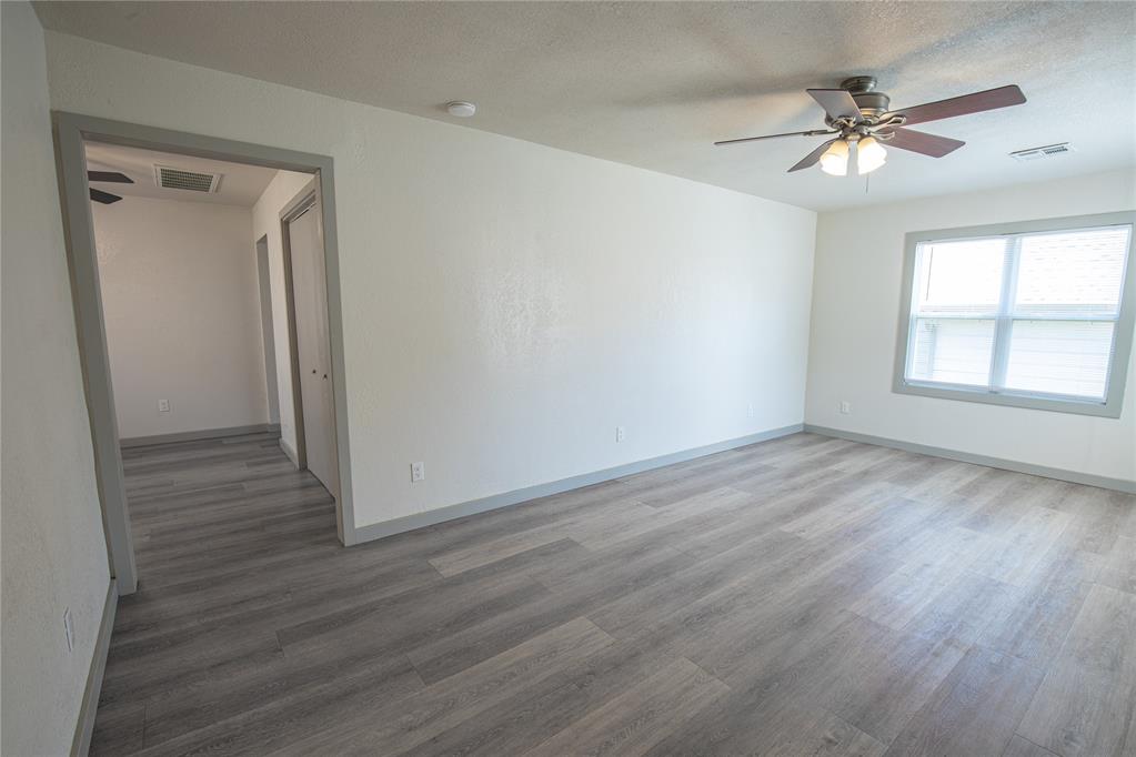 305 W Rickenbacker Drive Property Photo 3