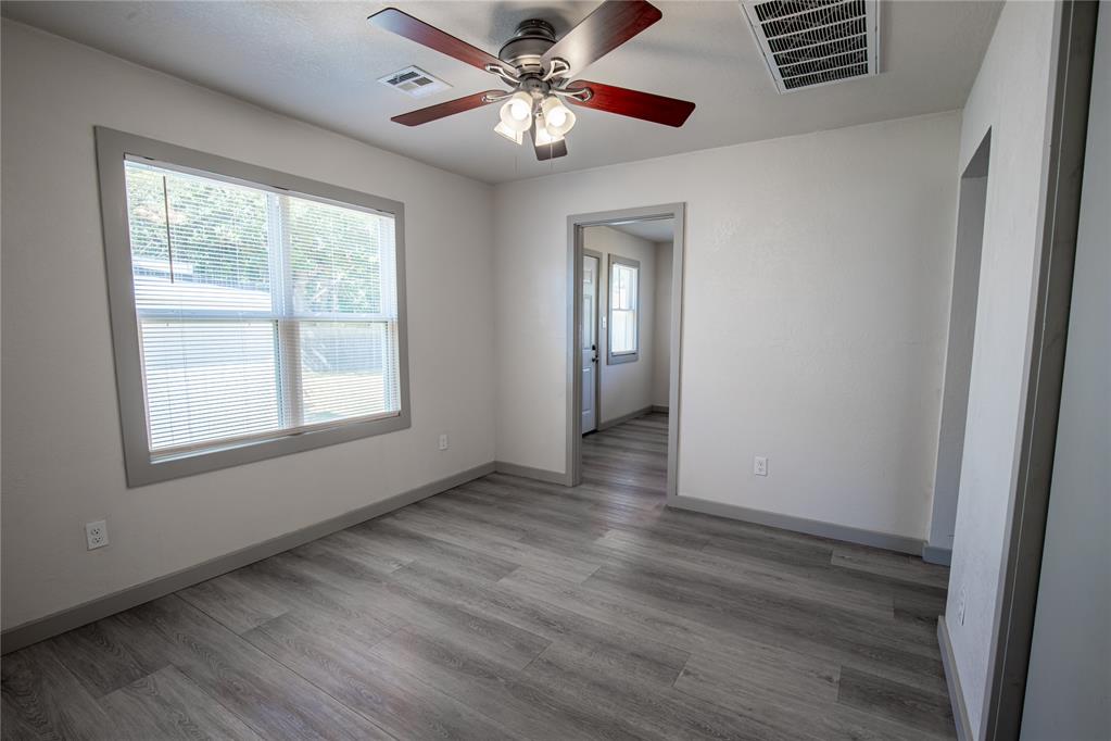 305 W Rickenbacker Drive Property Photo 4