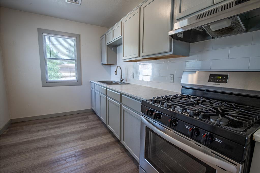 305 W Rickenbacker Drive Property Photo 6