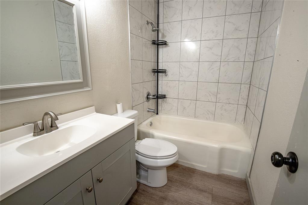305 W Rickenbacker Drive Property Photo 8
