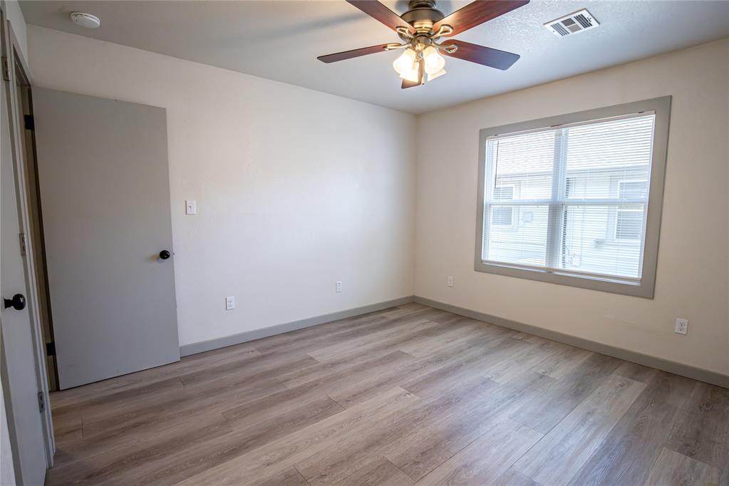 305 W Rickenbacker Drive Property Photo 9