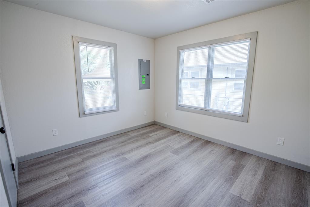 305 W Rickenbacker Drive Property Photo 10