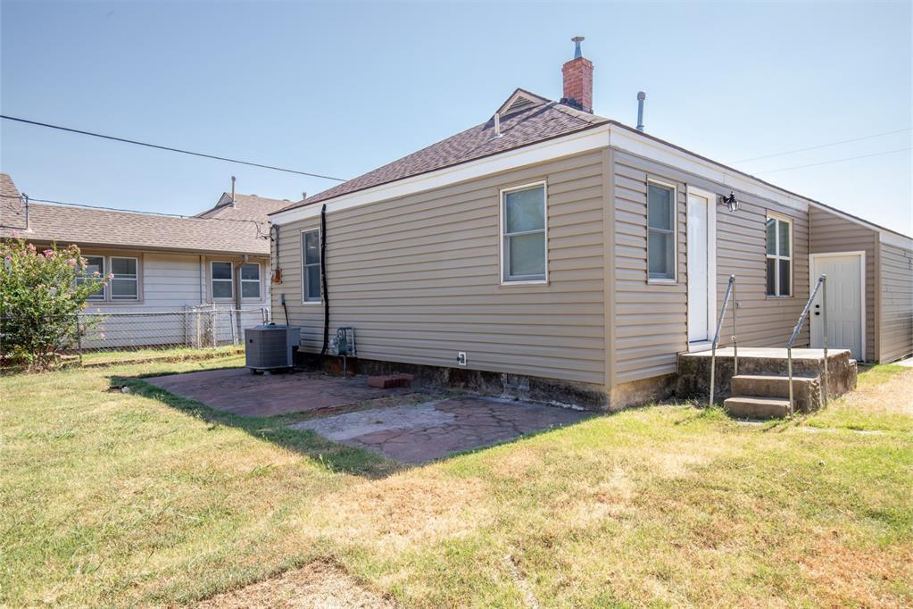 305 W Rickenbacker Drive Property Photo 11