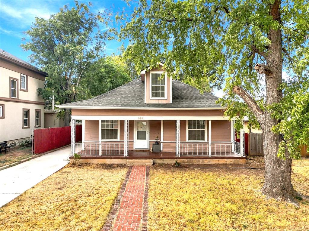 906 S Barker Avenue Property Photo 1