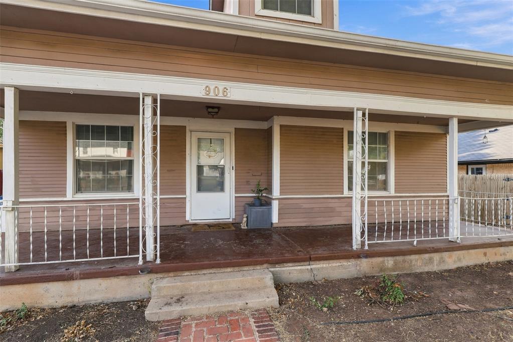 906 S Barker Avenue Property Photo 2