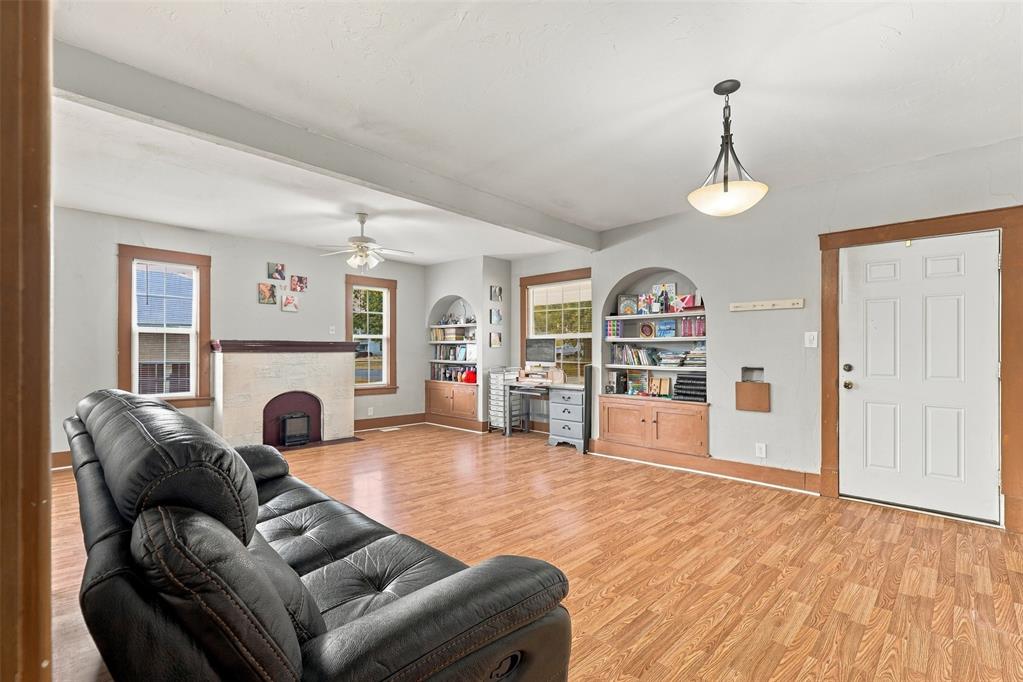 906 S Barker Avenue Property Photo 5