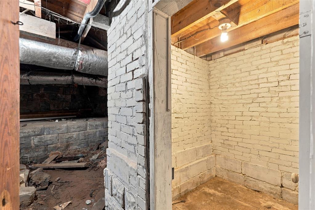 906 S Barker Avenue Property Photo 24