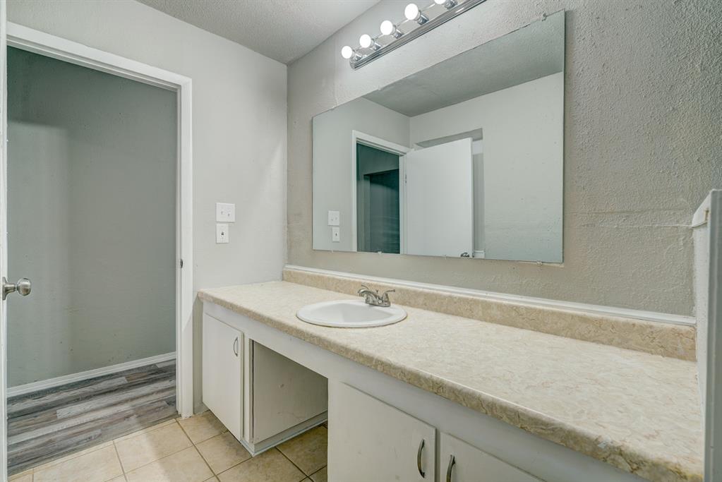 11701 Jeffery Road Property Photo 12