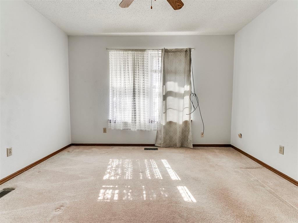 709 Wood Crest Street Property Photo 5