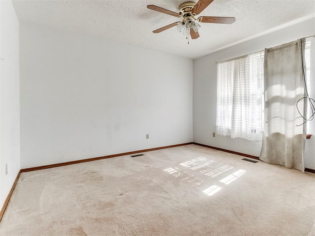 709 Wood Crest Street Property Photo 7
