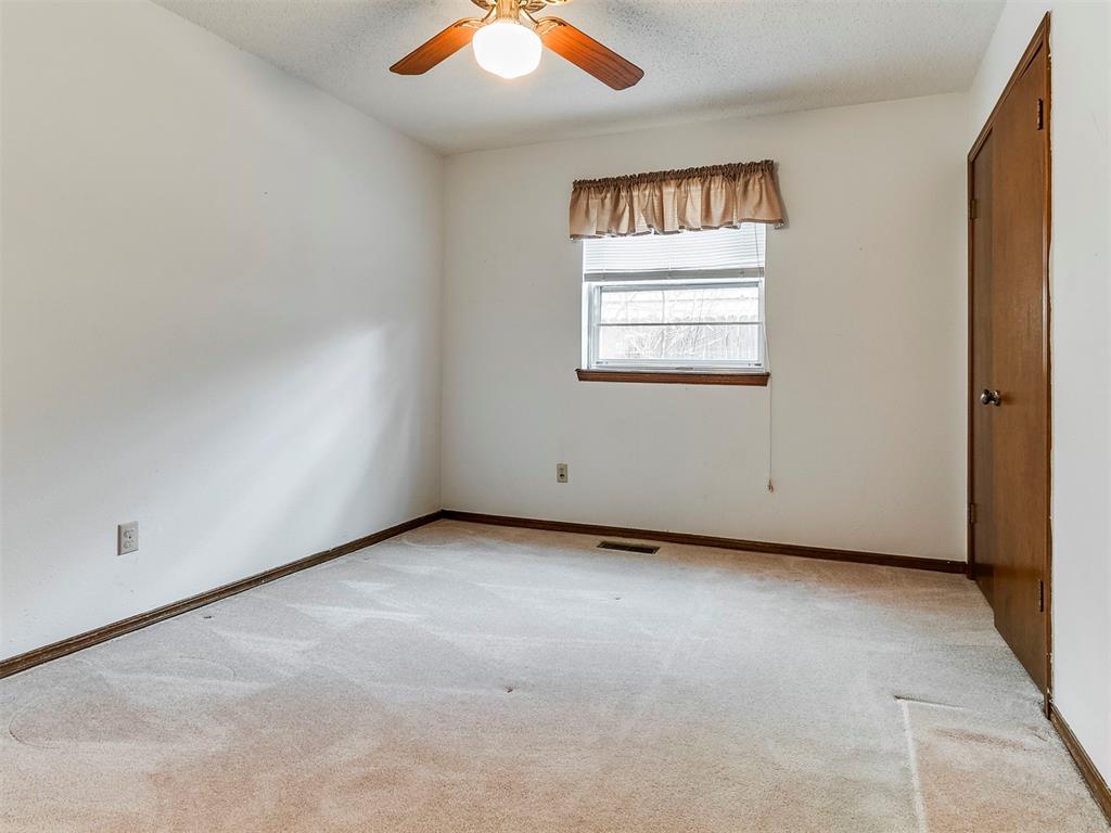 709 Wood Crest Street Property Photo 8