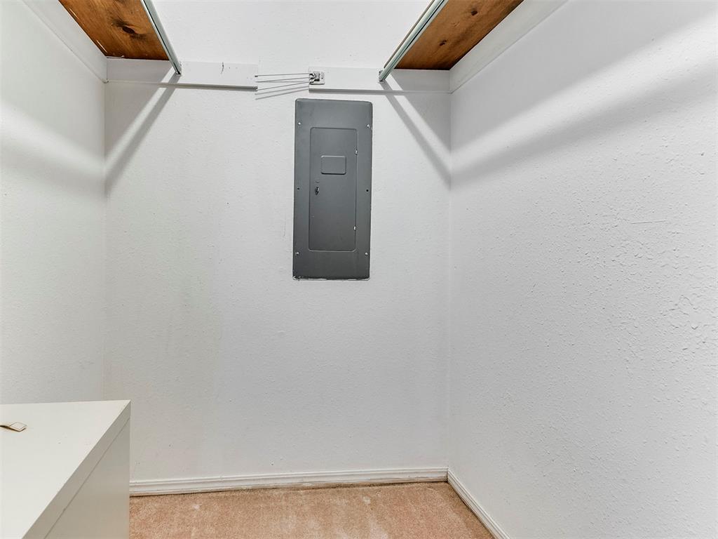 709 Wood Crest Street Property Photo 16