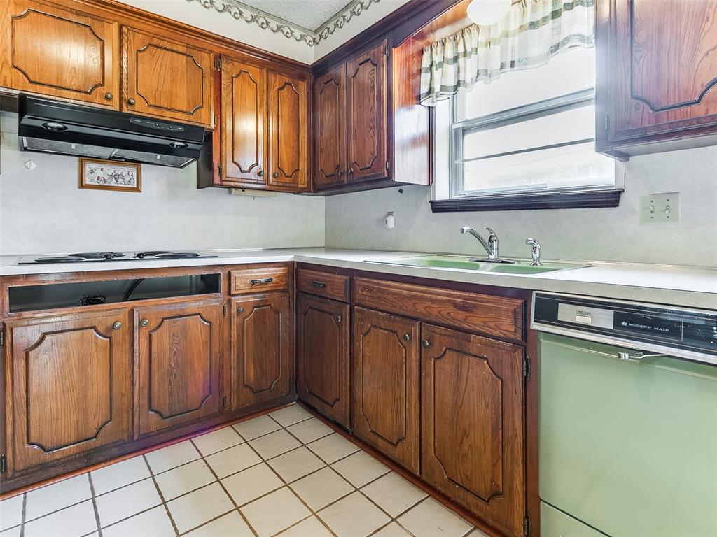 709 Wood Crest Street Property Photo 25