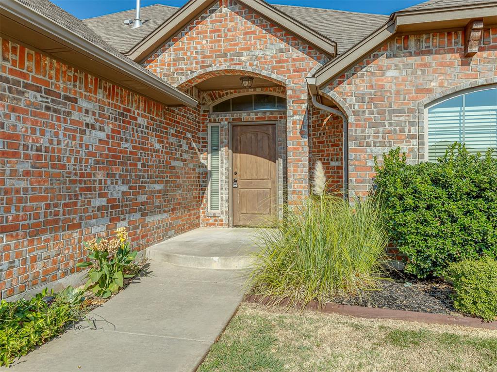 529 Whispering Oaks Boulevard Property Photo 3