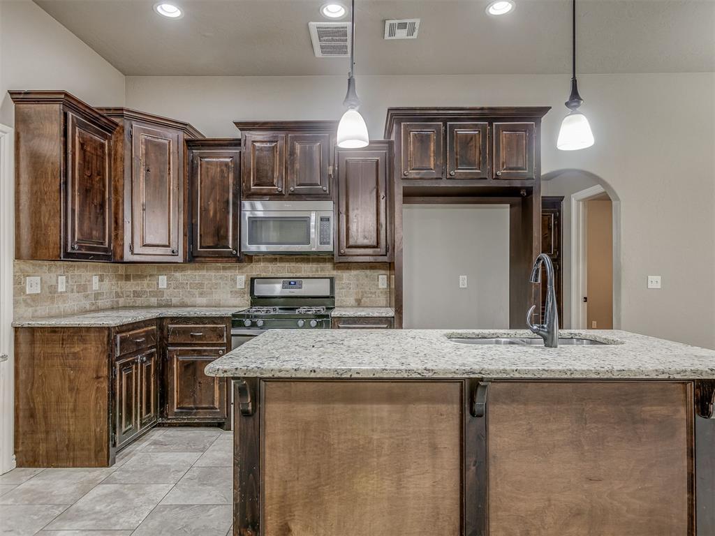 529 Whispering Oaks Boulevard Property Photo 9