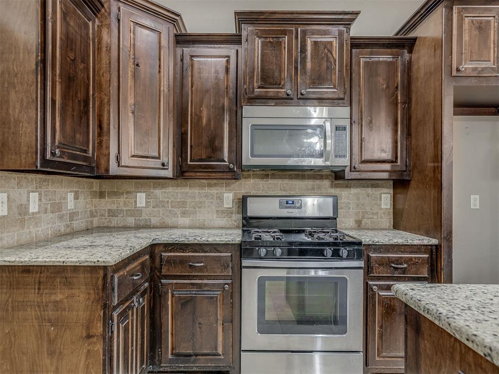 529 Whispering Oaks Boulevard Property Photo 11