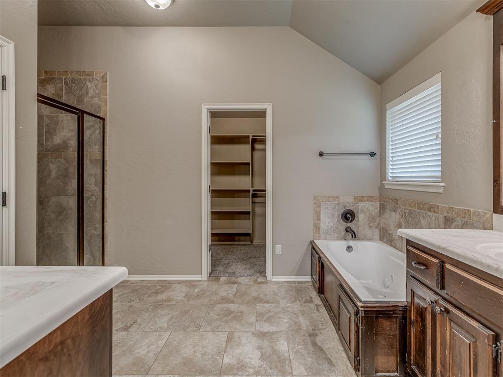 529 Whispering Oaks Boulevard Property Photo 21