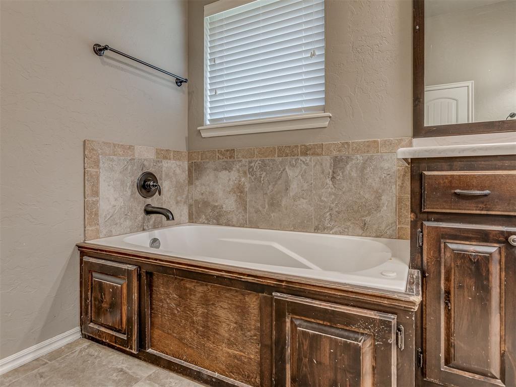 529 Whispering Oaks Boulevard Property Photo 25