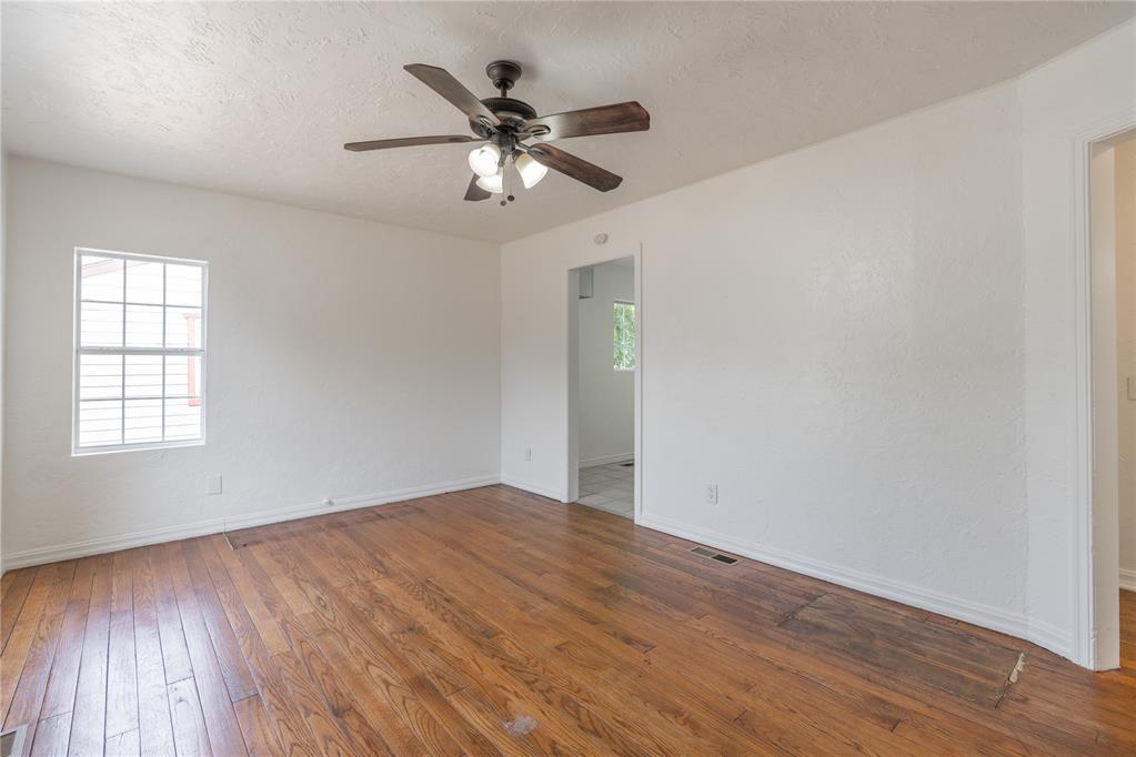 514 E Rickenbacker Drive Property Photo 2