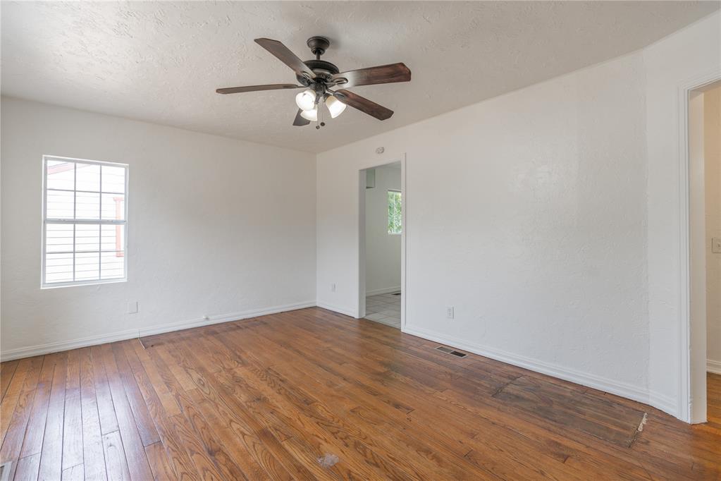 514 E Rickenbacker Drive Property Photo 3